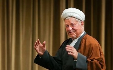 عکس | دیدار قدیمی استاد فرشچیان با مرحوم هاشمی رفسنجانی
