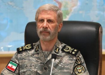 ببینید |  پیام فرمانده کل ارتش به دشمنان: آنهایی که می‌خواهند ملت ایران را نسبت به نظام بدبین کنند بدانند که …