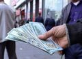 قیمت جدید دلار، یورو و سایر ارزها امروز ۴ مهر ۱۴۰۴/ بازار ارز هیجان‌زده شد؛ دلار دو کانال خیز برداشت