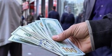 قیمت جدید دلار، یورو و سایر ارزها امروز ۴ مهر ۱۴۰۴/ بازار ارز هیجان‌زده شد؛ دلار دو کانال خیز برداشت