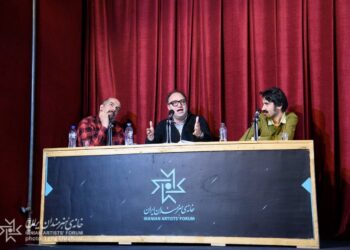 هرکس گفت همه را دور بریز و فقط خودت باش، دارد نسخه بدبختی می‌پیچد/ در جلسه اکران «دریای عمیق آبی» مطرح شد