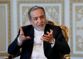 عراقچی: امضای تفاهمنامه پایان جنگ ممکن است در یکی دو روز یا چند روز آینده اتفاق بیافتد / مدیریت عبور و مرور در تنگه هرمز دیگر مانند گذشته نخواهد بود